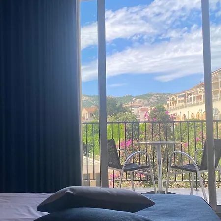 Grand De Calvi Hotel 3*