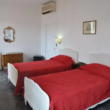 Отель Grand De 3*