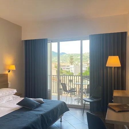 Отель Grand De Кальви