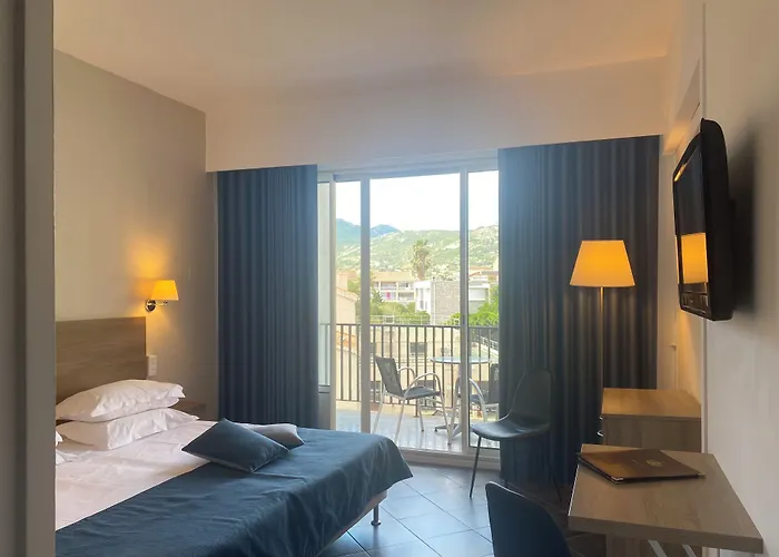 Otel Grand De Calvi (Corsica)